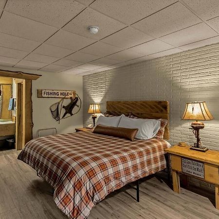 Stonegate Lodge King Bed Wifi 50In Roku Tv Salt Water Pool Room #102 Eureka Springs Luaran gambar