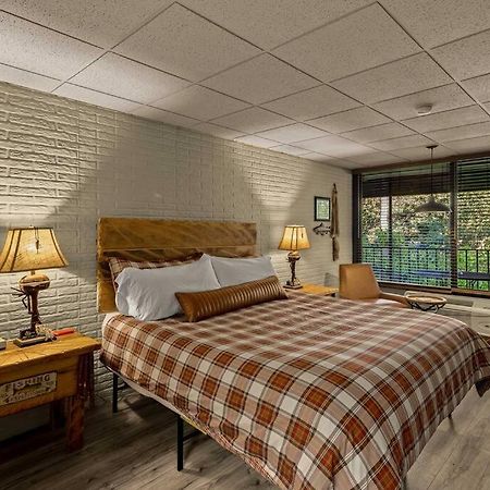 Stonegate Lodge King Bed Wifi 50In Roku Tv Salt Water Pool Room #102 Eureka Springs Luaran gambar