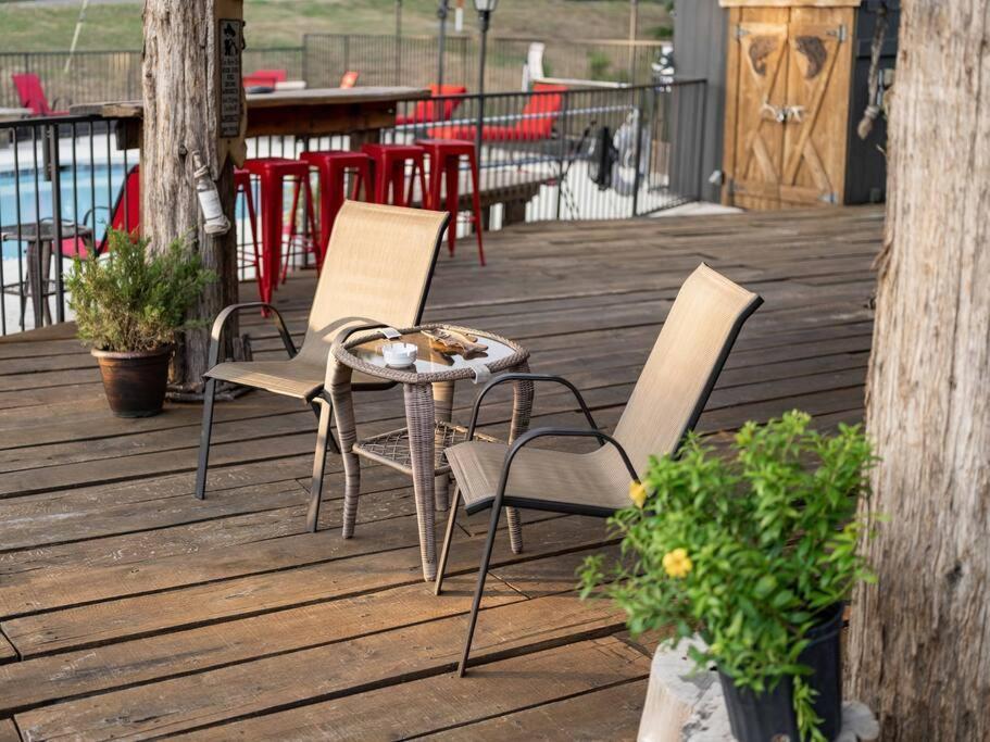 Stonegate Lodge King Bed Wifi 50In Roku Tv Salt Water Pool Room #102 Eureka Springs Luaran gambar