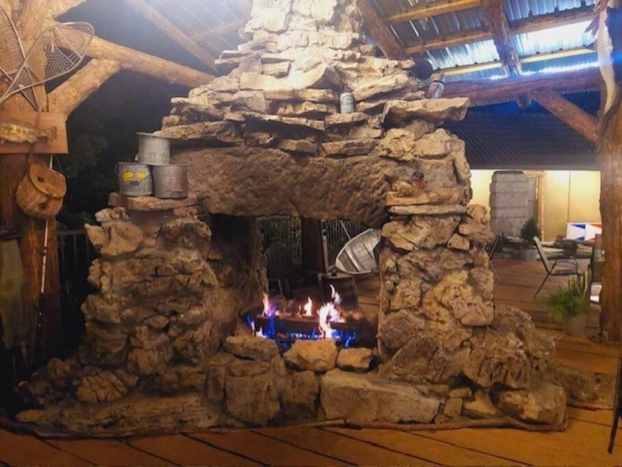 Stonegate Lodge King Bed Wifi 50In Roku Tv Salt Water Pool Room #102 Eureka Springs Luaran gambar