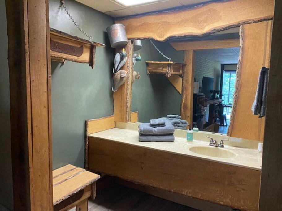 Stonegate Lodge King Bed Wifi 50In Roku Tv Salt Water Pool Room #102 Eureka Springs Luaran gambar