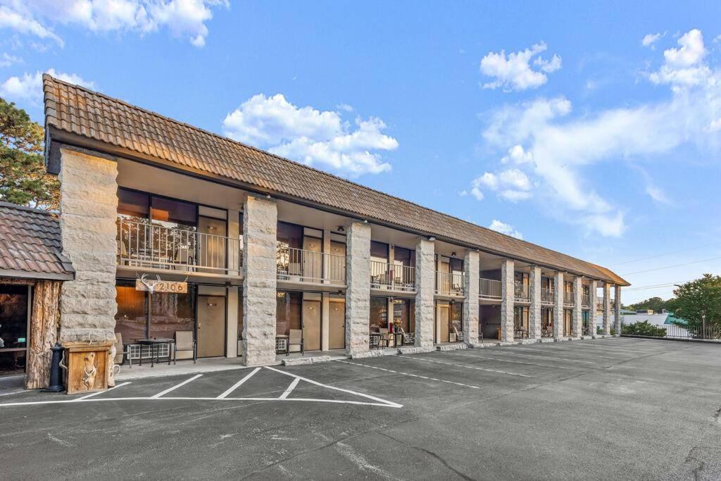 Stonegate Lodge King Bed Wifi 50In Roku Tv Salt Water Pool Room #102 Eureka Springs Luaran gambar