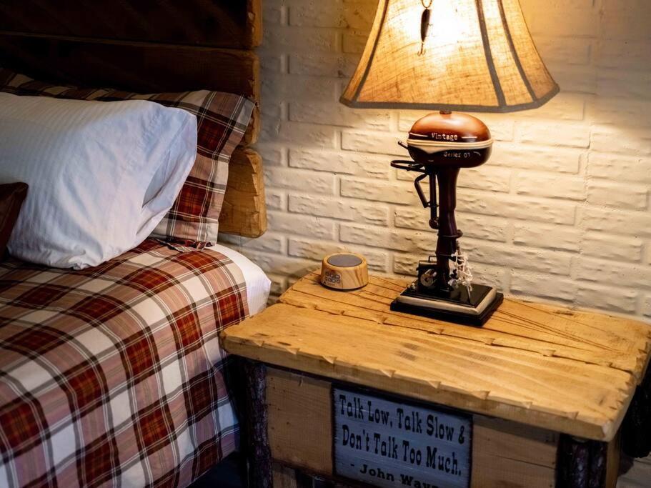 Stonegate Lodge King Bed Wifi 50In Roku Tv Salt Water Pool Room #102 Eureka Springs Luaran gambar