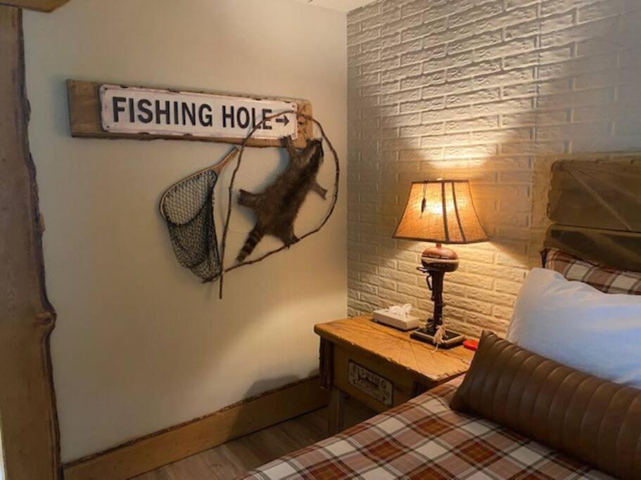 Stonegate Lodge King Bed Wifi 50In Roku Tv Salt Water Pool Room #102 Eureka Springs Luaran gambar
