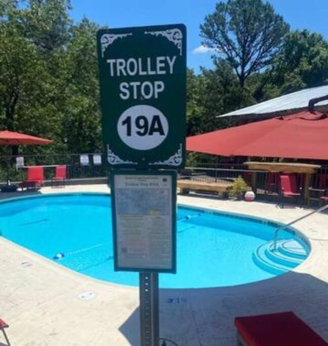 Stonegate Lodge King Bed Wifi 50In Roku Tv Salt Water Pool Room #102 Eureka Springs Luaran gambar