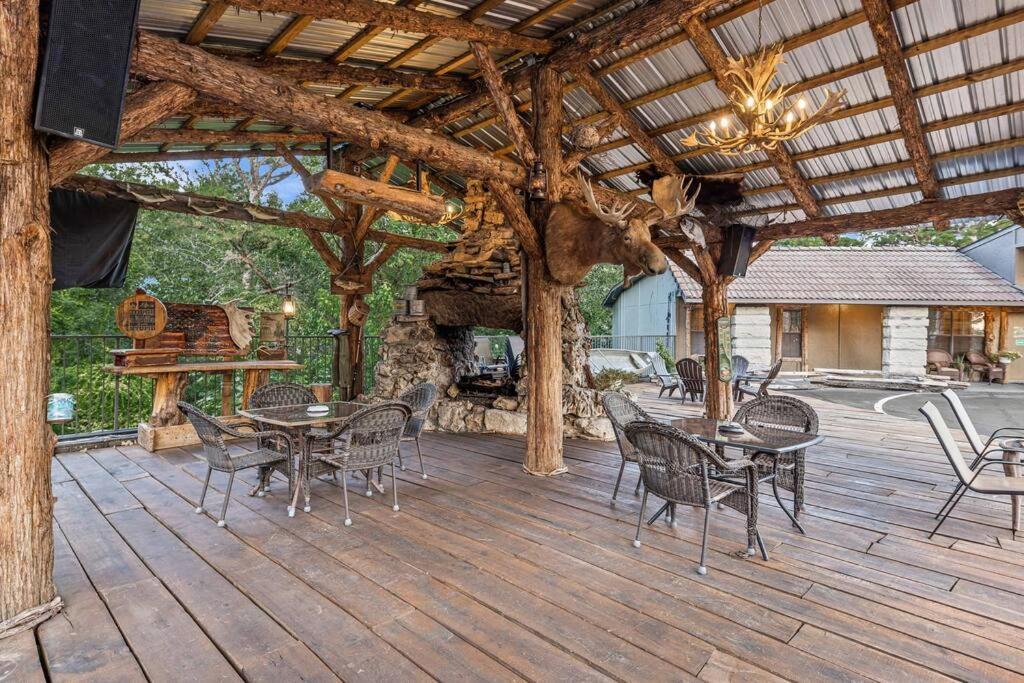 Stonegate Lodge King Bed Wifi 50In Roku Tv Salt Water Pool Room #102 Eureka Springs Luaran gambar