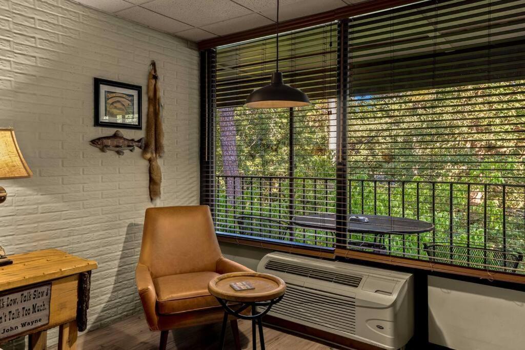 Stonegate Lodge King Bed Wifi 50In Roku Tv Salt Water Pool Room #102 Eureka Springs Luaran gambar